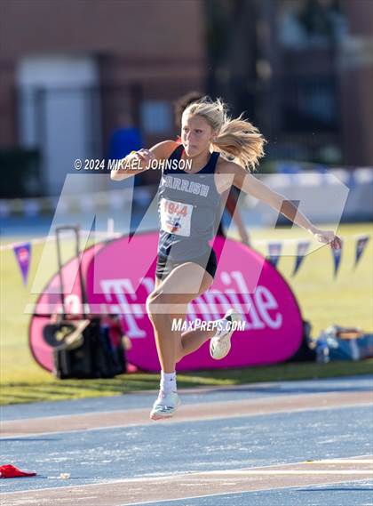 Thumbnail 2 in UF Relays (Saturday - Triple Jump) photogallery.