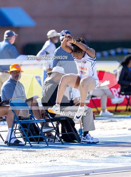 Thumbnail 1 in UF Relays (Saturday - Triple Jump) photogallery.