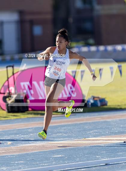 Thumbnail 1 in UF Relays (Saturday - Triple Jump) photogallery.