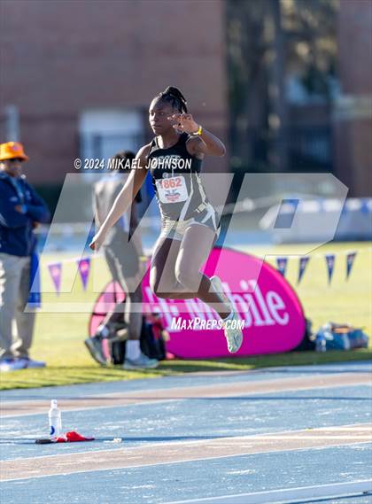 Thumbnail 3 in UF Relays (Saturday - Triple Jump) photogallery.