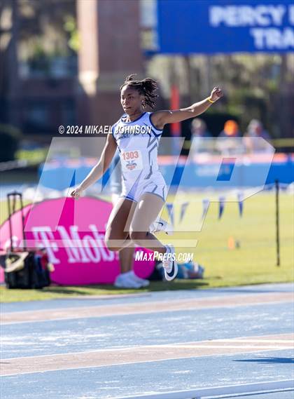 Thumbnail 2 in UF Relays (Saturday - Triple Jump) photogallery.