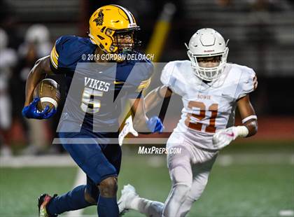 Thumbnail 3 in Bowie @ Lamar photogallery.