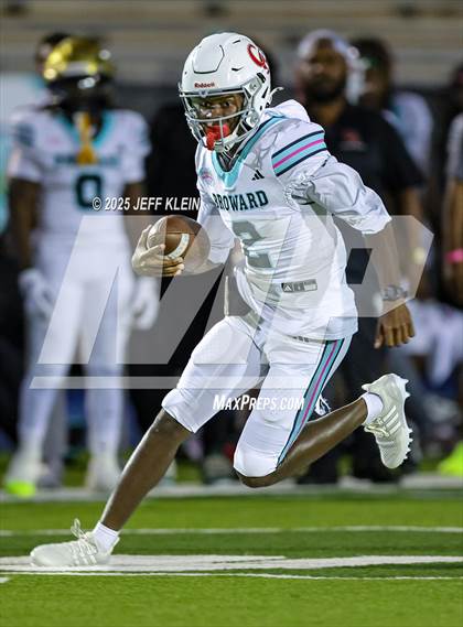 Thumbnail 2 in Crib Classic Dade vs Broward All-Star Showcase photogallery.