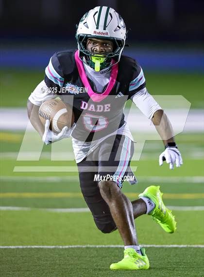 Thumbnail 1 in Crib Classic Dade vs Broward All-Star Showcase photogallery.