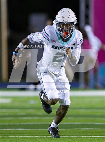 Thumbnail 1 in Crib Classic Dade vs Broward All-Star Showcase photogallery.
