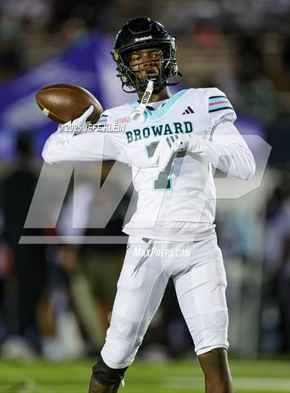 Thumbnail 3 in Crib Classic Dade vs Broward All-Star Showcase photogallery.