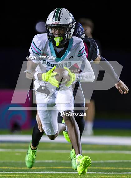 Thumbnail 1 in Crib Classic Dade vs Broward All-Star Showcase photogallery.