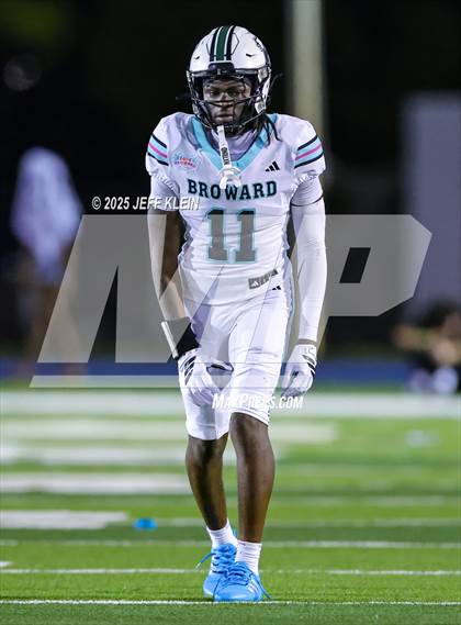 Thumbnail 1 in Crib Classic Dade vs Broward All-Star Showcase photogallery.