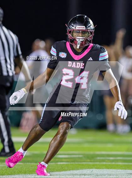 Thumbnail 1 in Crib Classic Dade vs Broward All-Star Showcase photogallery.