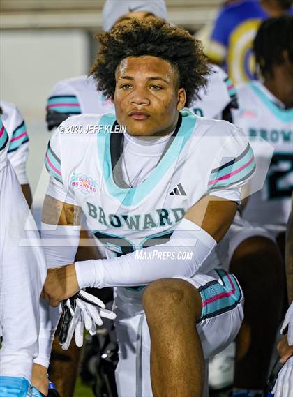 Thumbnail 3 in Crib Classic Dade vs Broward All-Star Showcase photogallery.