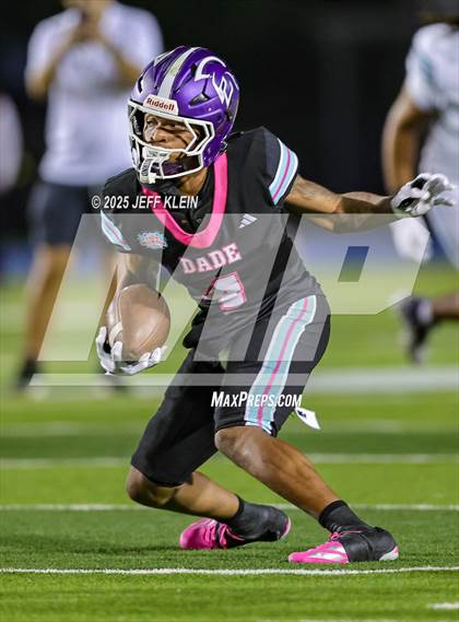 Thumbnail 2 in Crib Classic Dade vs Broward All-Star Showcase photogallery.