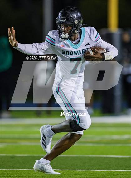 Thumbnail 2 in Crib Classic Dade vs Broward All-Star Showcase photogallery.