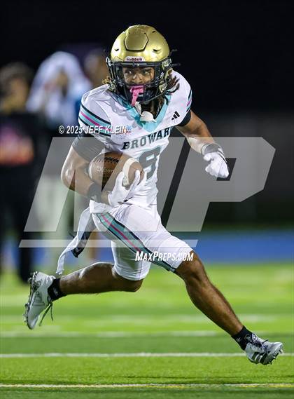 Thumbnail 3 in Crib Classic Dade vs Broward All-Star Showcase photogallery.