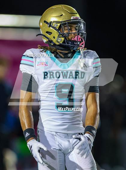 Thumbnail 3 in Crib Classic Dade vs Broward All-Star Showcase photogallery.