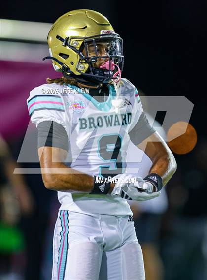 Thumbnail 2 in Crib Classic Dade vs Broward All-Star Showcase photogallery.