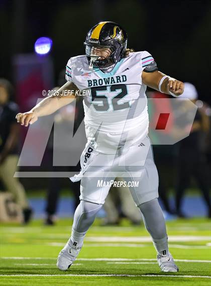 Thumbnail 3 in Crib Classic Dade vs Broward All-Star Showcase photogallery.