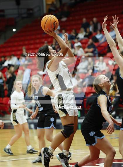 Thumbnail 1 in Desert Hills vs. Sky View (UHSAA 4A Semifinal Playoff) photogallery.