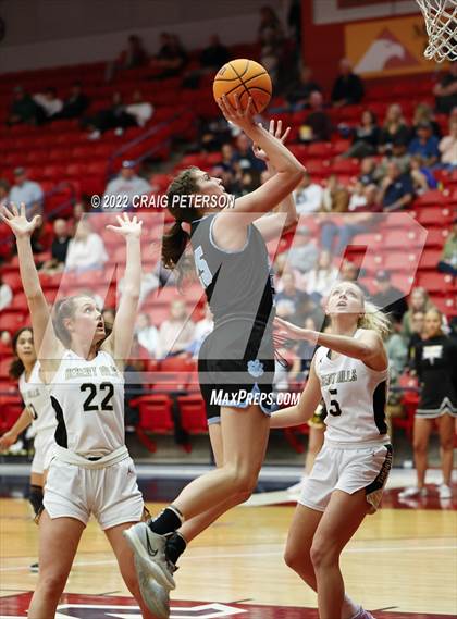 Thumbnail 1 in Desert Hills vs. Sky View (UHSAA 4A Semifinal Playoff) photogallery.