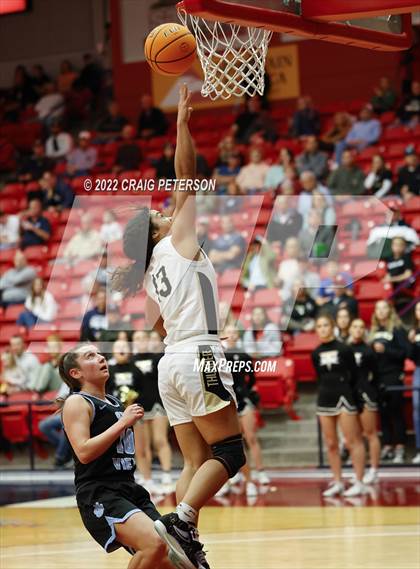 Thumbnail 2 in Desert Hills vs. Sky View (UHSAA 4A Semifinal Playoff) photogallery.