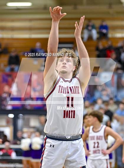 Thumbnail 2 in Sullivan vs. Terre Haute North Vigo (First Financial Classic) photogallery.