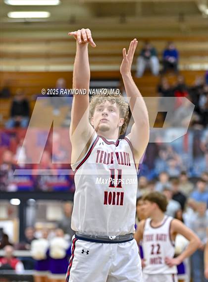 Thumbnail 3 in Sullivan vs. Terre Haute North Vigo (First Financial Classic) photogallery.