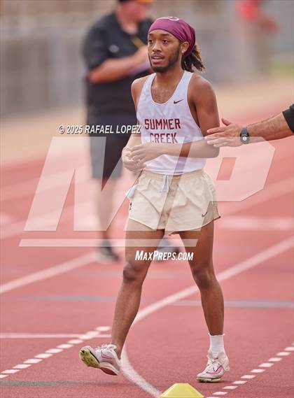 Thumbnail 3 in UIL 6A Track & Field District Finals (1600M) photogallery.