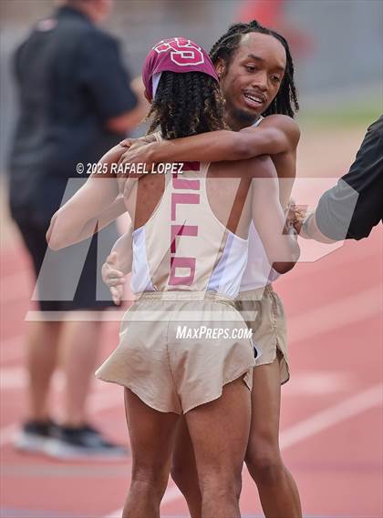 Thumbnail 1 in UIL 6A Track & Field District Finals (1600M) photogallery.