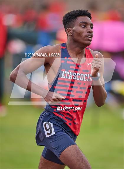 Thumbnail 1 in UIL 6A Track & Field District Finals (1600M) photogallery.