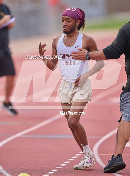 Thumbnail 2 in UIL 6A Track & Field District Finals (1600M) photogallery.
