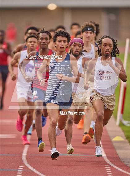 Thumbnail 3 in UIL 6A Track & Field District Finals (1600M) photogallery.