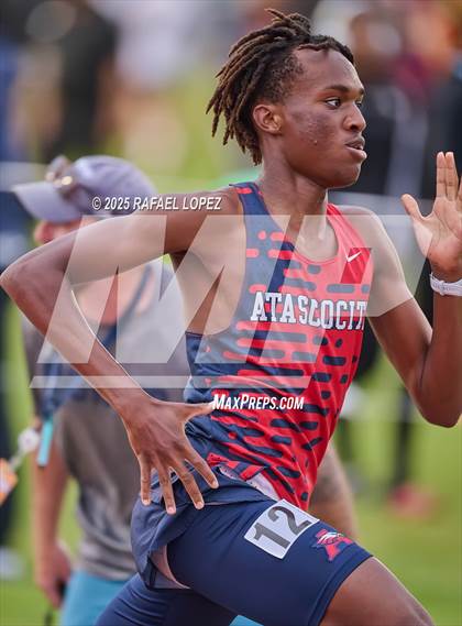 Thumbnail 1 in UIL 6A Track & Field District Finals (1600M) photogallery.