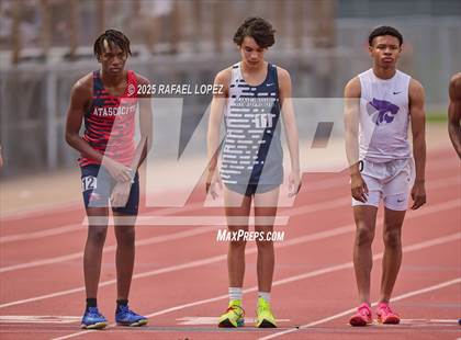 Thumbnail 2 in UIL 6A Track & Field District Finals (1600M) photogallery.