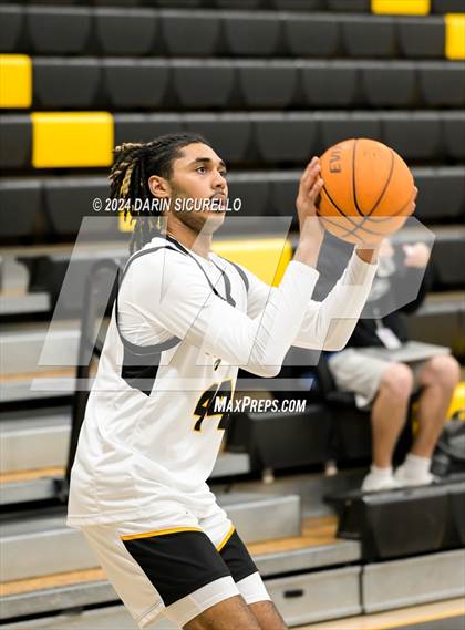 Thumbnail 2 in Apollo vs Saguaro (Saguaro Holiday Classic) photogallery.