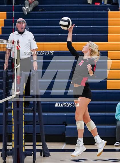 Thumbnail 3 in Terre Haute South Vigo vs. Brownsburg (IHSAA 4A Sectional Semifinal) photogallery.
