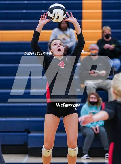 Thumbnail 2 in Terre Haute South Vigo vs. Brownsburg (IHSAA 4A Sectional Semifinal) photogallery.