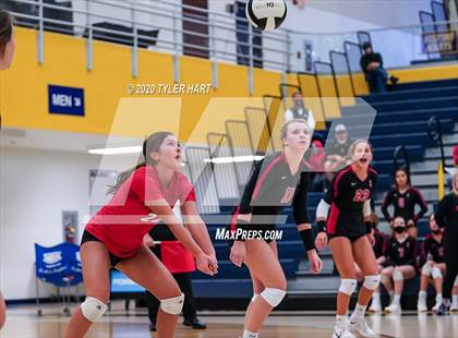 Thumbnail 3 in Terre Haute South Vigo vs. Brownsburg (IHSAA 4A Sectional Semifinal) photogallery.
