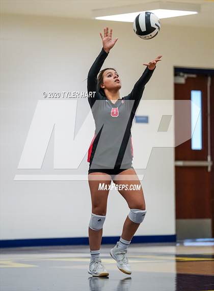 Thumbnail 1 in Terre Haute South Vigo vs. Brownsburg (IHSAA 4A Sectional Semifinal) photogallery.