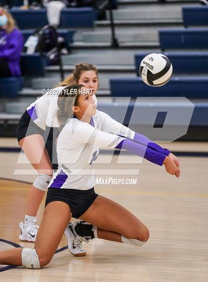 Thumbnail 1 in Terre Haute South Vigo vs. Brownsburg (IHSAA 4A Sectional Semifinal) photogallery.