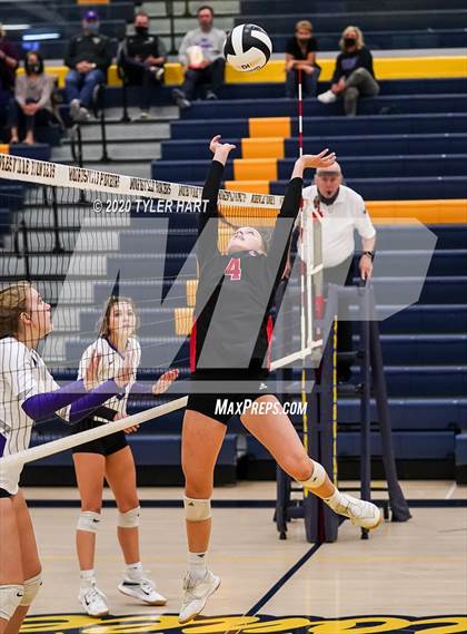 Thumbnail 1 in Terre Haute South Vigo vs. Brownsburg (IHSAA 4A Sectional Semifinal) photogallery.