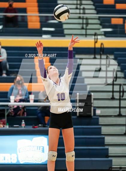 Thumbnail 2 in Terre Haute South Vigo vs. Brownsburg (IHSAA 4A Sectional Semifinal) photogallery.