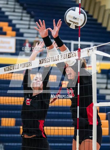 Thumbnail 2 in Terre Haute South Vigo vs. Brownsburg (IHSAA 4A Sectional Semifinal) photogallery.