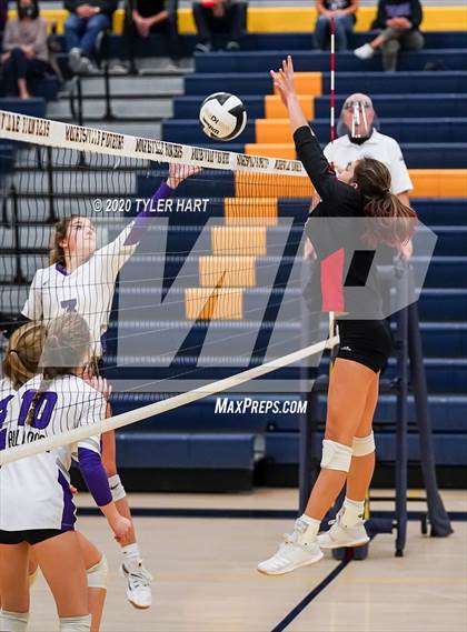 Thumbnail 1 in Terre Haute South Vigo vs. Brownsburg (IHSAA 4A Sectional Semifinal) photogallery.
