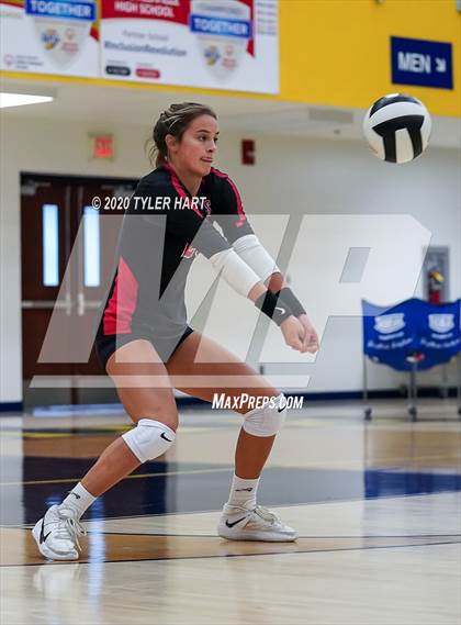 Thumbnail 3 in Terre Haute South Vigo vs. Brownsburg (IHSAA 4A Sectional Semifinal) photogallery.