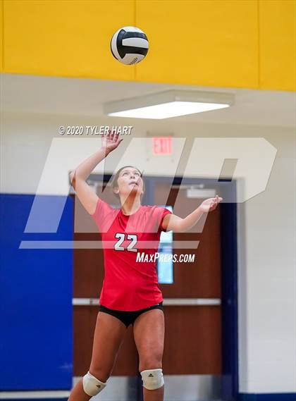 Thumbnail 2 in Terre Haute South Vigo vs. Brownsburg (IHSAA 4A Sectional Semifinal) photogallery.