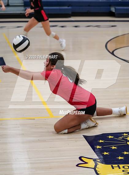 Thumbnail 3 in Terre Haute South Vigo vs. Brownsburg (IHSAA 4A Sectional Semifinal) photogallery.