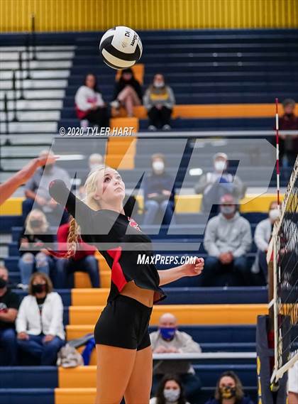 Thumbnail 1 in Terre Haute South Vigo vs. Brownsburg (IHSAA 4A Sectional Semifinal) photogallery.