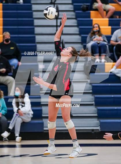 Thumbnail 1 in Terre Haute South Vigo vs. Brownsburg (IHSAA 4A Sectional Semifinal) photogallery.