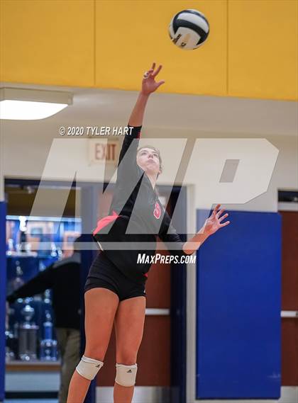 Thumbnail 2 in Terre Haute South Vigo vs. Brownsburg (IHSAA 4A Sectional Semifinal) photogallery.