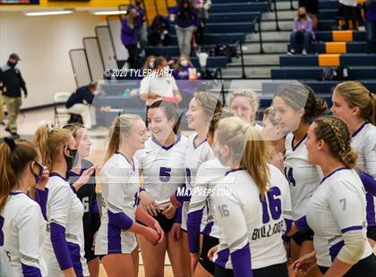Thumbnail 1 in Terre Haute South Vigo vs. Brownsburg (IHSAA 4A Sectional Semifinal) photogallery.