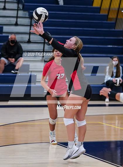 Thumbnail 2 in Terre Haute South Vigo vs. Brownsburg (IHSAA 4A Sectional Semifinal) photogallery.